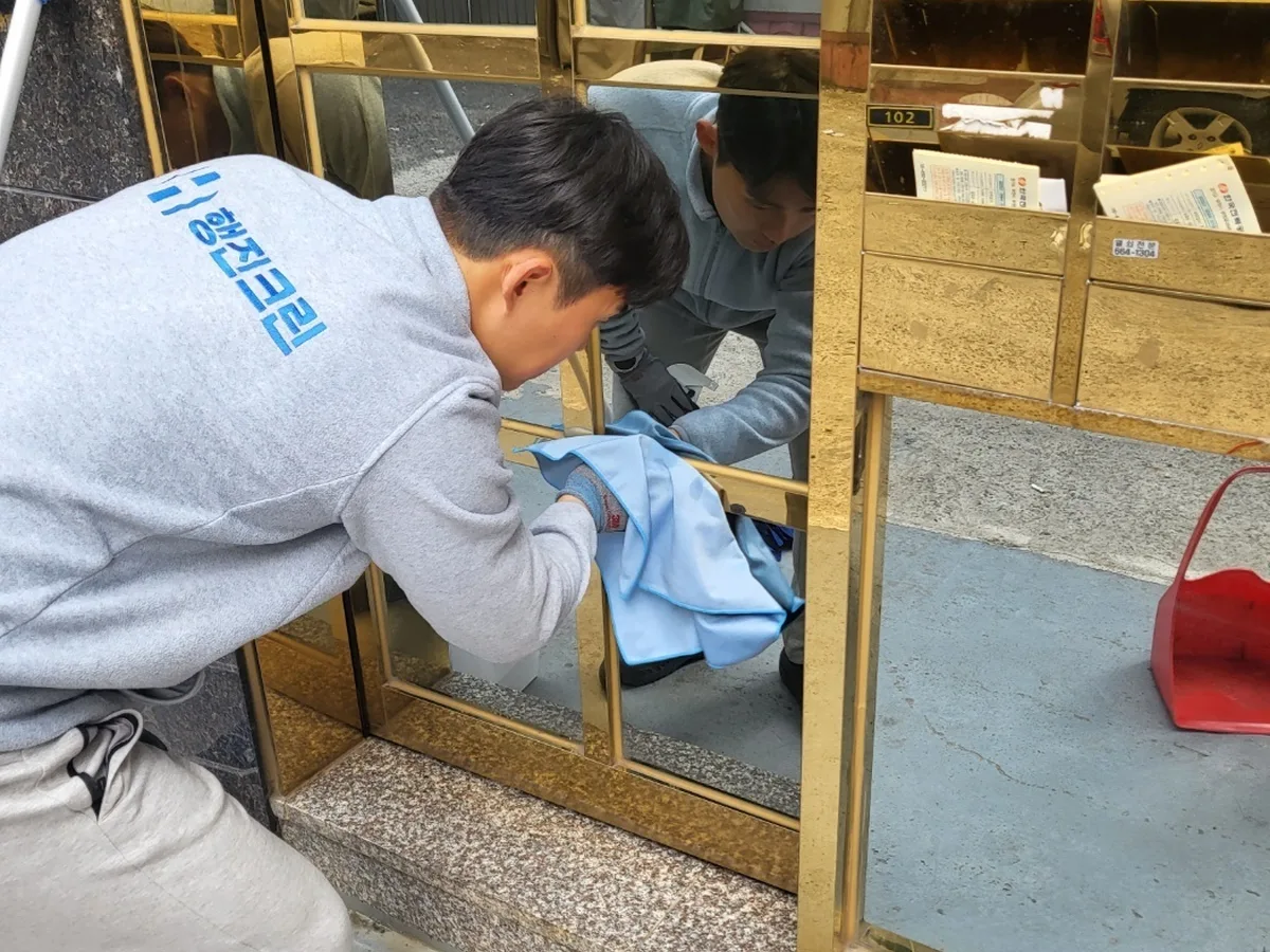 의왕시 내손동 상가 난간·손잡이 계단실 위생청소 사례 - 행진크린